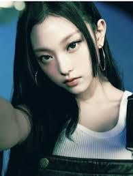 Who's your bias and bias wrecker in your favourite group? : r/kpoppers