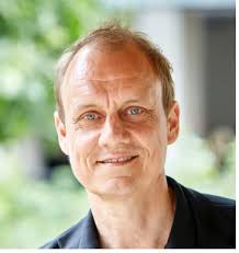 The Integrative versus Dis-integrative Effects of Asylum Seeker Migration