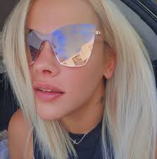 Don't worry son Mama is gonna find you❤️. Please everyone look close at  these pictures. He does have a heart tattoo under his eye, a large scar