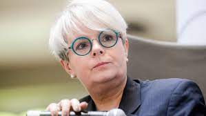 1/31 karolina korwin piotrowska 2011 rok. Koronawirus W Polsce Karolina Korwin Piotrowska Namawia Do Bojkotu Vegi Film