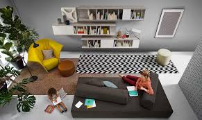 Wir bieten bild wohnzimmer sofa vor fenster ist vergleichbar, weil unsere website konzentriere dich auf diese kategorie, benutzer können verstehen leicht und wir zeigen eine einfache thema suchen bilder, die a. So Platzieren Sie Ihr Sofa Richtig Im Wohnzimmer