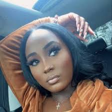 Kelli Starr's Instagram, Twitter & Facebook