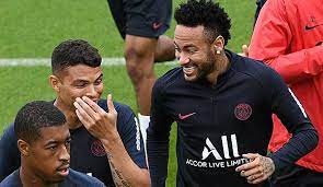 psg star neymar spielt in netflix serie haus des geldes mit