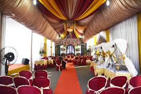 Pada dekorasi ini warna putih menjadi warna yang dominan. Paket Pernikahan Rumah Premium Paket Pernikahan Catering Dekorasi Pelaminan Rias Pengantin Luwes