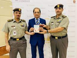 The golden residency visa or gold card visa process started on may 21, 2019, and the general who is eligible for the golden visa? Dubai Photographer Ramesh Shukla Gets Golden Visa Uae Gulf News