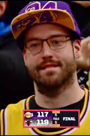 Hey 👋 LeBron . I am a big fan of yours . Purple and gold .