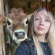 Stacey Cottle's Instagram, Twitter & Facebook