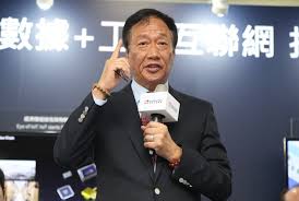 郭台銘（1950年10月18日 － ）是臺灣企業家，為鴻海科技集團創辦人。 郭台銘出生於臺北縣 板橋鎮，畢業自中國海事專科學校，1974年成立鴻海，2019年參加2020年中國國民黨總統提名選舉。 è§'é€2020ç¸½çµ±å¤§ä½ éƒ­å°éŠ˜é¬†å£ é€™å…©å¤©æ±ºå®š å¤©ä¸‹é›œèªŒ