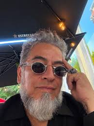 Escribiéndoles nuevas canciones, poesía y reflexiones…