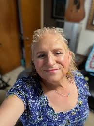 2️⃣0️⃣ Good morning lovelies 🥰 I still struggle with self-esteem ever  though it is at least 10 X better than before transitioning. Working with  my therapist this week