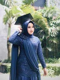 (transport dan akomodasi) sesuai dengan kota tujuan (hanya untuk paket 1 & 2. Tren Terbaru Hijab Untuk Wisuda Tahun 2019 Tak Perlu Banyak Jarum Pentul