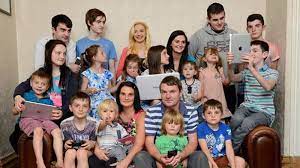 La france compte 1,7 million de familles nombreuses de trois enfants ou plus, selon une enquête de l'insee publiée mardi 13 janvier. La Famille La Plus Nombreuse De Grande Bretagne Attend Son 18eme Enfant Magicmaman Com