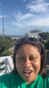 Kelly Holl's Instagram, Twitter & Facebook