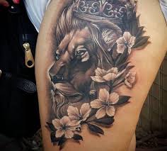 Möchten sie ein löwen tattoo für den rücken? Grosses Schwarz Graues Lowenkopf Tattoo Am Oberschenkel Weisse Bluten Kirschbluten Lowin Tattoo Hufte Tattoo Tattoo Oberschenkel