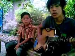 Giri k tinggalkan ayah tinggalkan ibu izinkan kami pergi. Download Lagu Super7 Ayah Dan Ibu