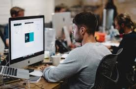 Karena sama halnya seperti di kost, bekerja di kantor kadang memiliki distraksinya sendiri. Kaitan Empat Hari Kerja Dengan Kesehatan Dan Produktivitas Kerja Himedik Com