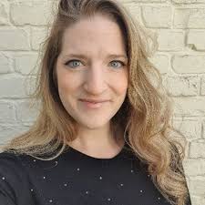 Hannah Drake 💙 (@HannahDrakeUK)