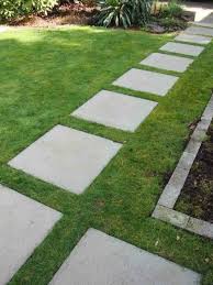 Garten Ideen Gartenweg Gestalten Zement Gr Ner Rasen Gartenwegeideen Gartenwegeanlegen Gartenwege In 2020 Gartenweg Gartenweg Gestalten Gruner Rasen
