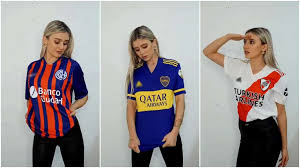 Delfina, iki küçükler dünya şampiyonasına (2015, 2017) ve ayrıca bir kıdemli kısa kurs dünya şampiyonasına (2016) katıldı. Morena Beltran Wore The Shirts Of The First Division Teams And Revolutionized Social Networks Zyri