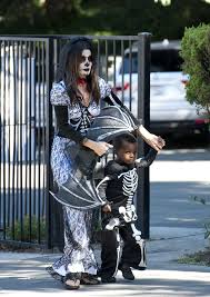 Actress sandra bullock and son louis bullock are seen on the streets of manhattan on march 20, 2011 in new york city. Sandra Bullock Takes Louis To A Halloween Party In La Popsugar Celebrity
