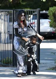 Actress sandra bullock and son louis bullock are seen on the streets of manhattan on march 20, 2011 in new york city. Sandra Bullock Takes Louis To A Halloween Party In La Popsugar Celebrity