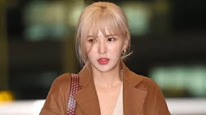 Over 2 months after red velvet's wendy suffered serious fall injuries, the media has confirmed she's finally been discharged from hospital. Red Velvet Wendy Suffered Facial Injuries Broken Pelvis And Wrist Fractures Kpop Chingu