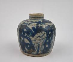Ming Dynasty 17th Century B W Jarlet Swatow Or Also Known As Zhangzhou Wares Chinese Ceramics Ming Dynasty Pottery Chinese Pottery