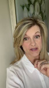 Diy light fixture makeover. #lightfixturemakeover #lightfixtureupgrade #diy  #diyhacks #easydiyhomedecor #easydiyproject