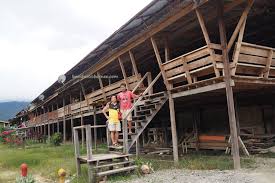 Rumah ini terdapat dua bahagian yang dipisahkan oleh sungai. Apau Koyan Dayak Tribal Longhouses Belaga Sarawak Tourism Bombastic Borneo