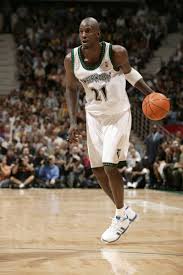 Browse 9,116 kevin garnett timberwolves stock photos and images available, or start a new search to explore more stock photos and images. Nba Fantasy Auf Twitter Otd In The 2004 Nbaplayoffs Kevin Garnett Leads The Timberwolves To The Western Conference Finals In Game 7 Vs Sacramento Kg Puts Up 32 Pts 21 Reb 2