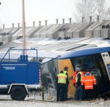 101 menschen kamen ums leben. Kollision Zehn Tote Bei Zugungluck In Sachsen Anhalt Welt
