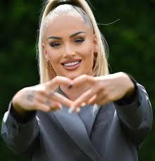 Aisha Lehman's Instagram, Twitter & Facebook