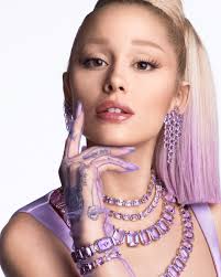 🥹 ¿Cuál fue la primera canción de #ArianaGrande que te enamoró? Repost  @rollingstone @arianagrande teams up with Swarovski for the third time as  the face of the brand's Spring-Summer 2025 campaign. 📸 @