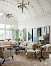 A Spacious Neo Colonial Mansion On Long Island Becomes A Desirable Space For Entertaining Small Living Rooms Traditional Design Living Room Trendy Living Rooms