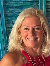 Maxine Crane's Instagram, Twitter & Facebook