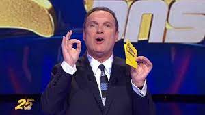 Samuel etienne anime ce jeu emblématique, qui voit chaque soir s'affronter quatre candidats autour de questions de culture générale. Les 25 Ans De Questions Pour Un Champion Partie 1 Youtube