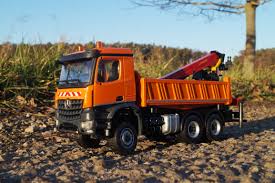 Palfinger epsilon on euroopan ylivoimainen markkinajohtaja. Conrad Mercedes Benz Arocs Kipper Mit Epsilon Kran Am Heck Komunal Thommy S Modellshop