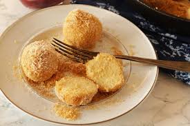 Osterreichische Topfenknodel Quarkknodel Rezept Quark Knodel Lebensmittel Essen Und Topfenknodel Rezept