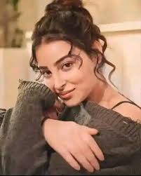 Choose a beautiful girl me it's khashvi