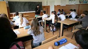 Pe parcursul anului școlar, toți elevii vor beneficia de. Structura Anului Ècolar Orarul LecÈiilor Si Al VacanÈelor Din Anul De InvÄÈÄmant 2018 2019 Diez