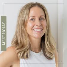 🌱 Meet Holly Trinh! Holly has been working in healthcare for over 15 years  and is passionate about supporting her west-end community. As an  experienced practitioner of Traditional Chinese Medicine (TCM), she