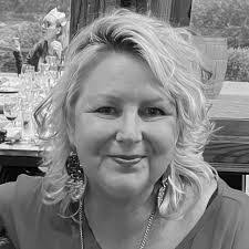 Linda Cavanagh's Instagram, Twitter & Facebook