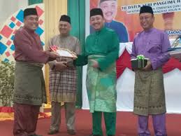 Panduan malaysia maklumat terkini mengenai tarikh serta tema maal hijrah yang rasmi negara rahmah, ummah sejahtera. Bekas Pegawai Daerah Dipilih Tokoh Maal Hijrah Tuaran