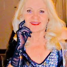 Lady Gaga defendeu a anistia aos patriotas do 8 de janeiro e ao Pres. Jair  Bolsonaro. Usando as bandeiras e cores dos patriotas, ela orou de forma  pungente pela saúde do Pres.