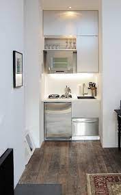 A Roundup Of Ingenious Kitchen Spaces Mdash Some No Larger Than A Closet Mdash That Are Minuscule Yet Functional Cucine Piccole Mini Cucina Arredamento