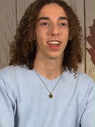 Adrian First Dates Cucurella