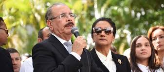 Medina inició su carrera participando en la telenovela cuando seas mía; Presidente Danilo Medina En Ultimo Adios A Su Padre Juan Pablo Medina Papa Fue Un Guerrero Desde Aqui Le Digo Que Se Vaya En Paz Que Su Siembra Ha Dado El Fruto
