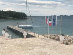 While the natural beauty of vransko lake nature park and lake vrana can be enjoyed by anyone, those looking for an activity can check out marina kornati. Crvena Luka Steg Buchen Sie Ihren Liegeplatz Auf Mysea