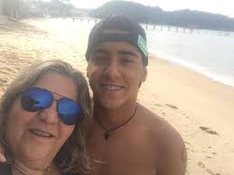 Fãs até debaixo d'água: mães de arquibancada são porto seguro para  nadadores