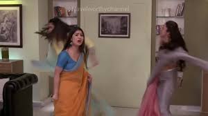 Divyanka tripathi low hip saree Deep Navel slips - XNXX.COM